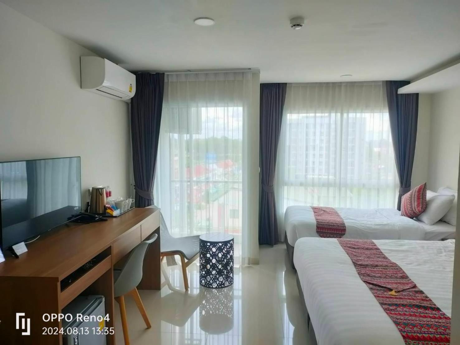 Christella Hotel Laemchabang Si Racha Esterno foto